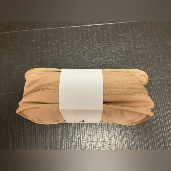 Jordan Tan Travel Pouch. New never used! - Picture 4 of 6